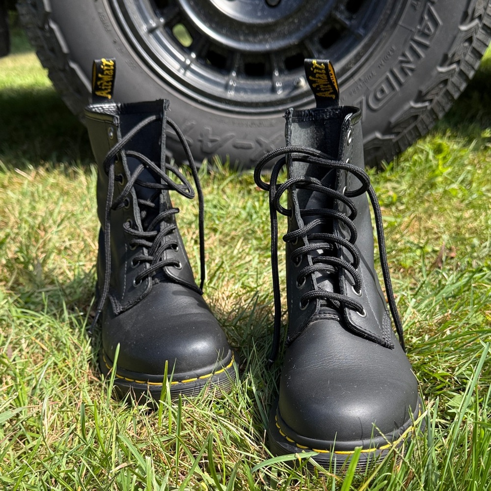 Doc Marten Pascal Virginia Leather Lace Up Boots